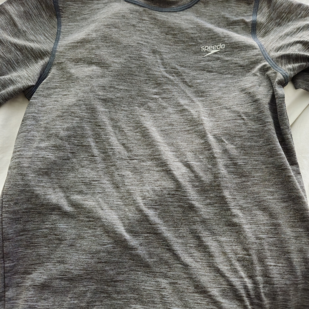 Speedo Kids Grey Heather Short Sleeve Rashguard Swim Shirt. Boys M